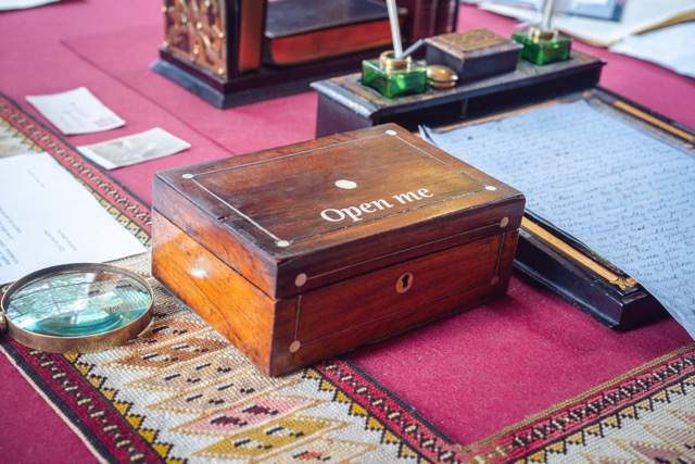 A wedding at Elizabeth Gaskell's House by Manchester photographer Adam Edwards