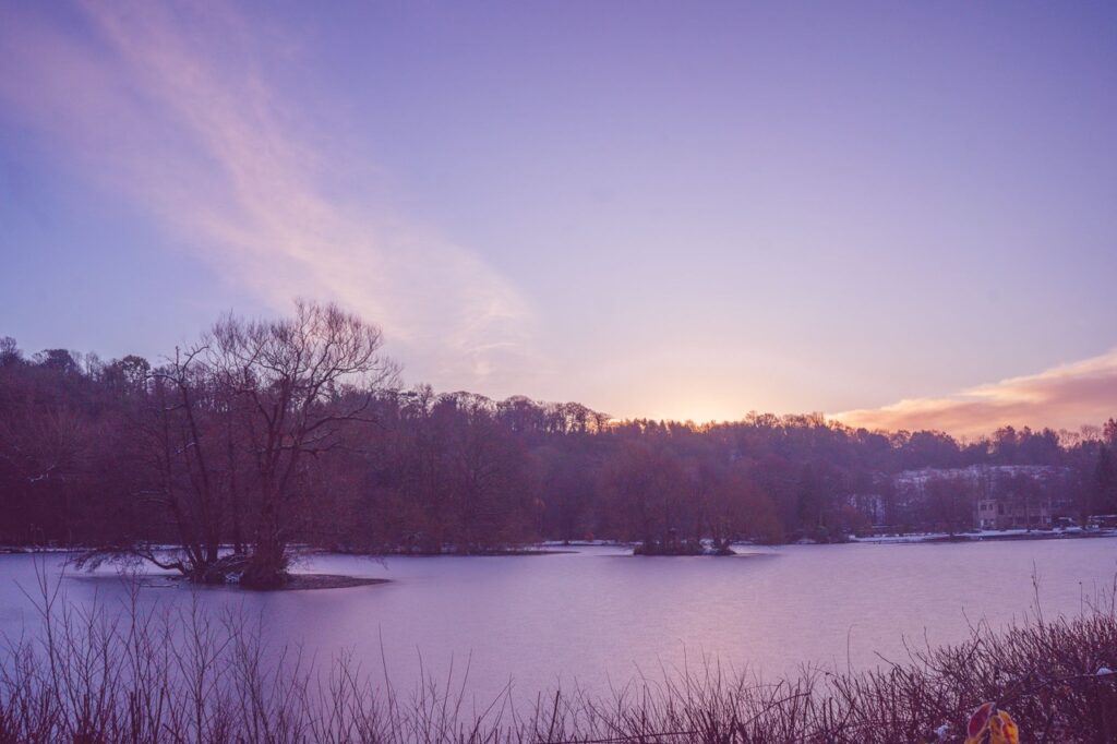 Roman Lakes, a venue for a Marple wedding photographer